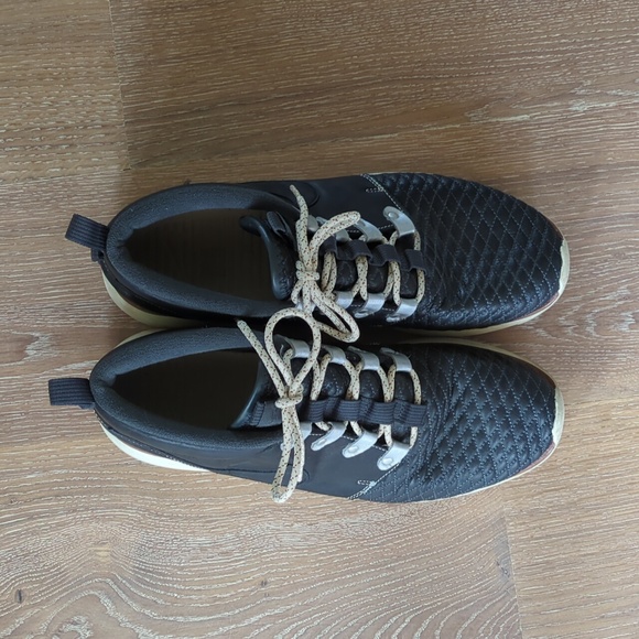 Nike Roshe Run Sneakerboot QS Quilted Men’s Size 11.5 Black - Picture 2 of 14